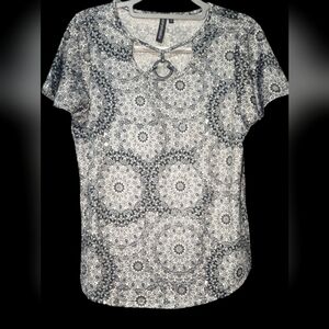 Zöe & Phoebe Black & White Patterned O-Ring Top Women's Sz Small